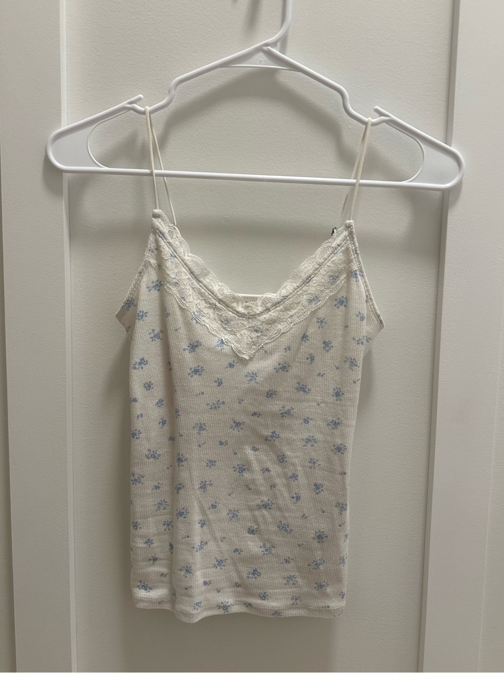 Hollister Lace Trim Floral Camisole Tank Top - Cream with Light Blue Floral